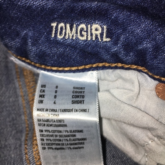 AE light washed distressed Tomgirl jeans - Picture 5 of 8